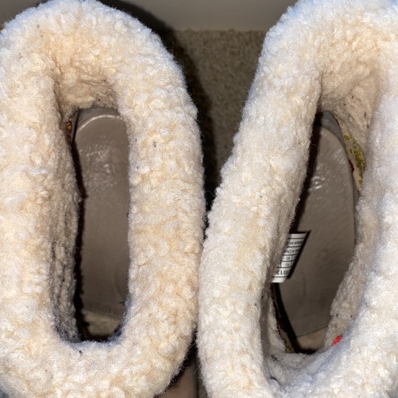 UGG heeled boots - Picture 3 of 5